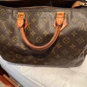 Louis Vuitton Speedy 30.   Please see photos for wear.